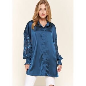 Andthewhy Blue Teal Satin Women's Top with Checkered Sleeves